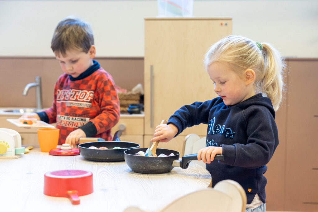 Spelmoment van peutergroep op Kindcentrum Aquamarijn